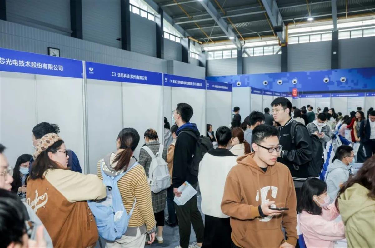 吳江首趟“引才專列”駛入武漢大學